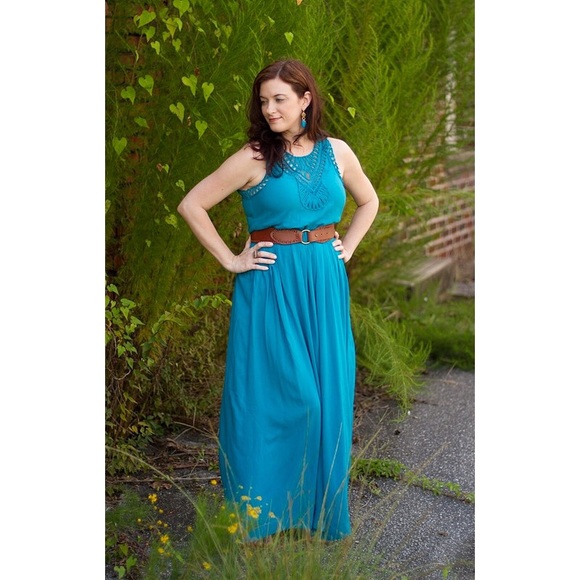 𝒯 𝑒 𝒶 𝓁 | 𝒜𝓃𝓉𝒽𝓇𝑜 𝑀𝒶𝓍𝒾 𝒟𝓇𝑒𝓈𝓈 - Picture 2 of 8